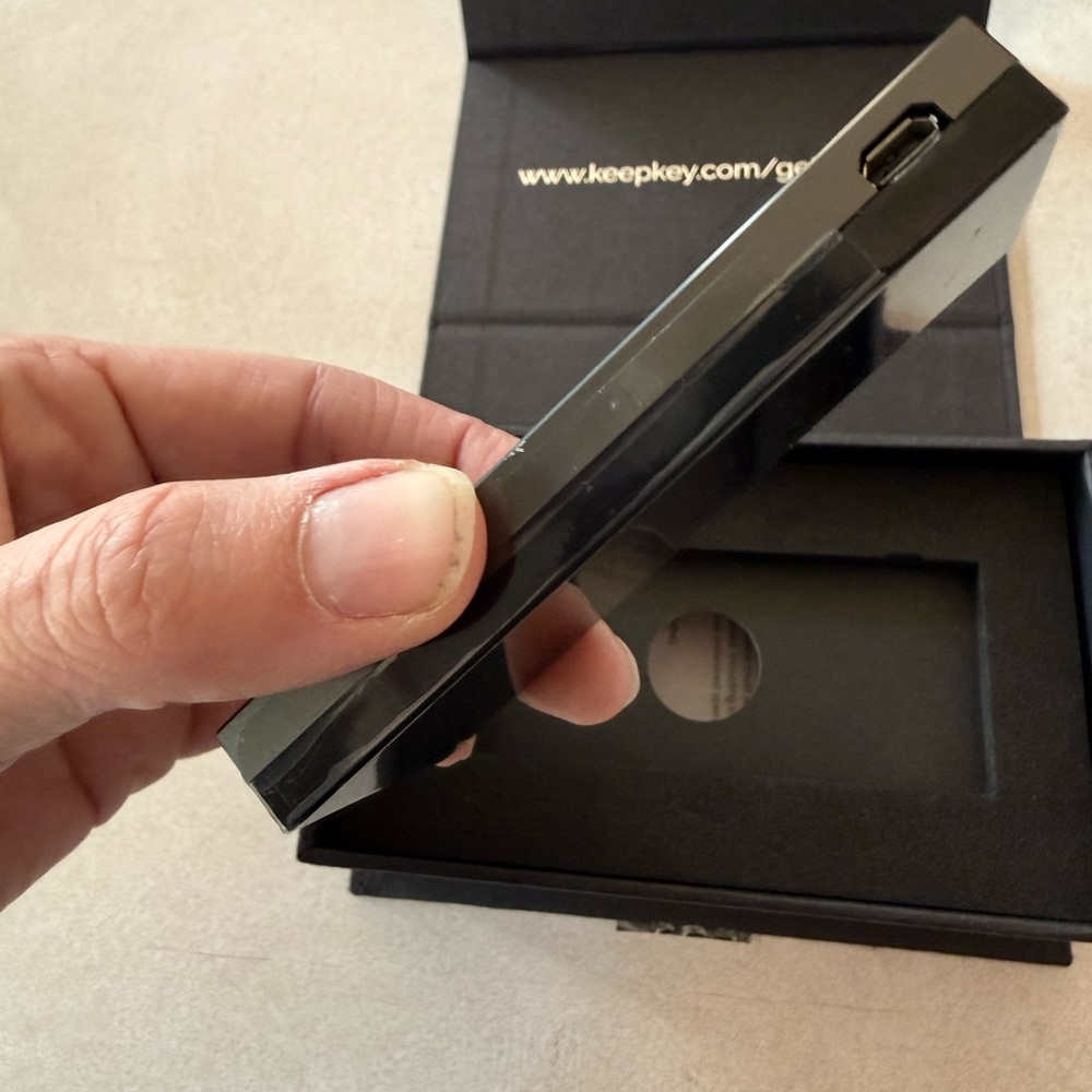 KeepKey Cryptocurrency Hardware Wallet - Picture 2 of 6